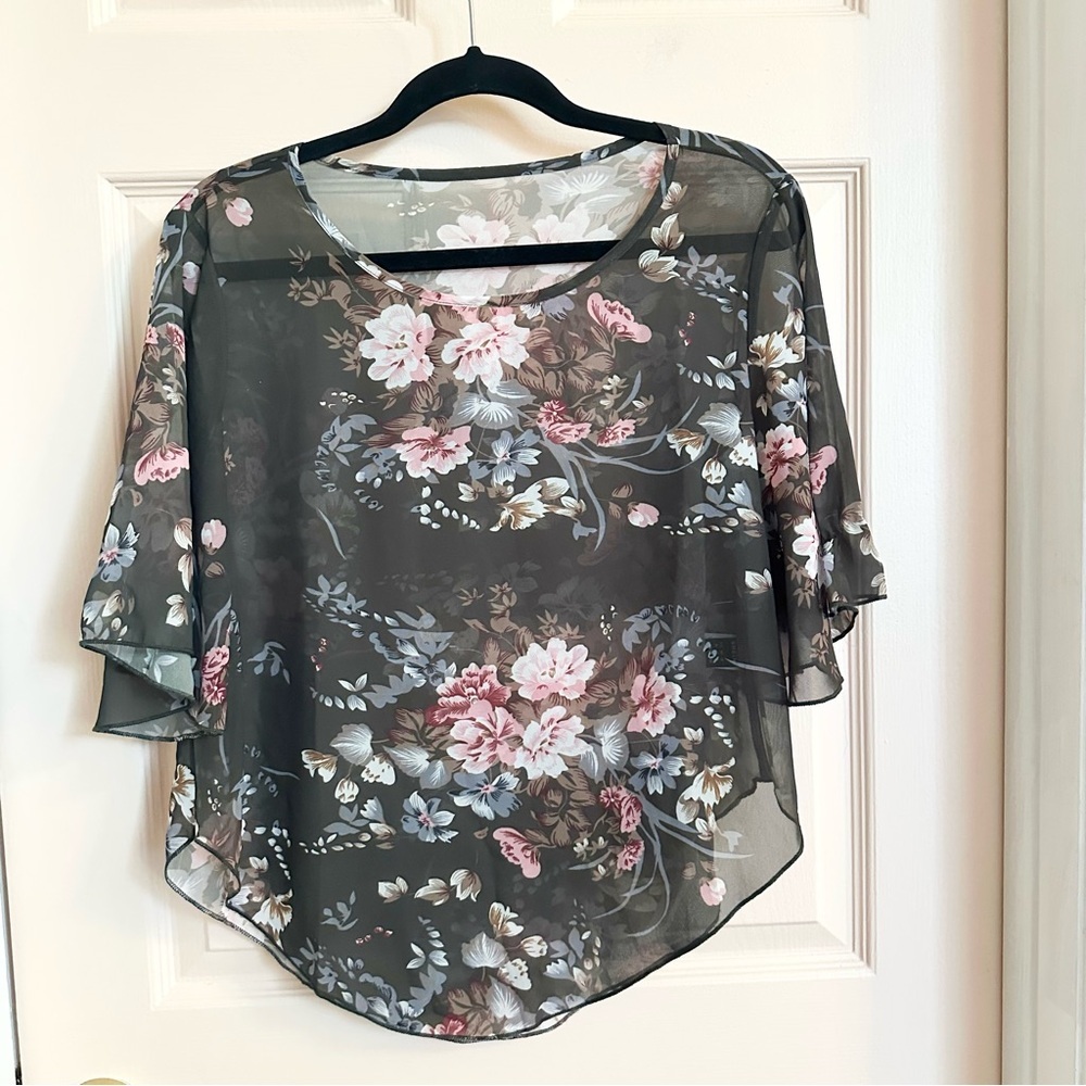 $5 SALE Sheer green grey floral top